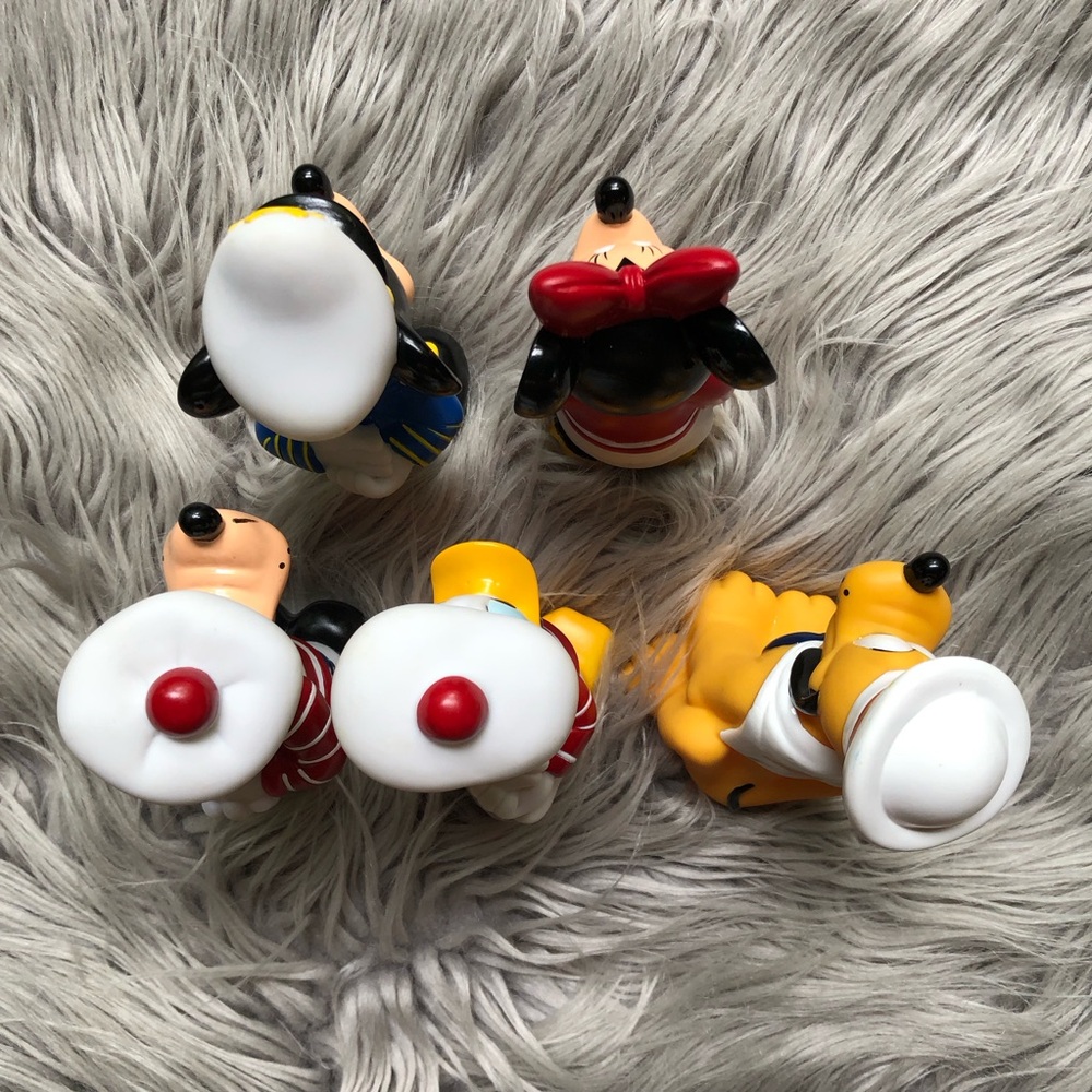 Disney Cruise Line Set of 5 PVC Figures: Micky, Minnie, Goofy, Donald, and Pluto - Picture 13 of 15